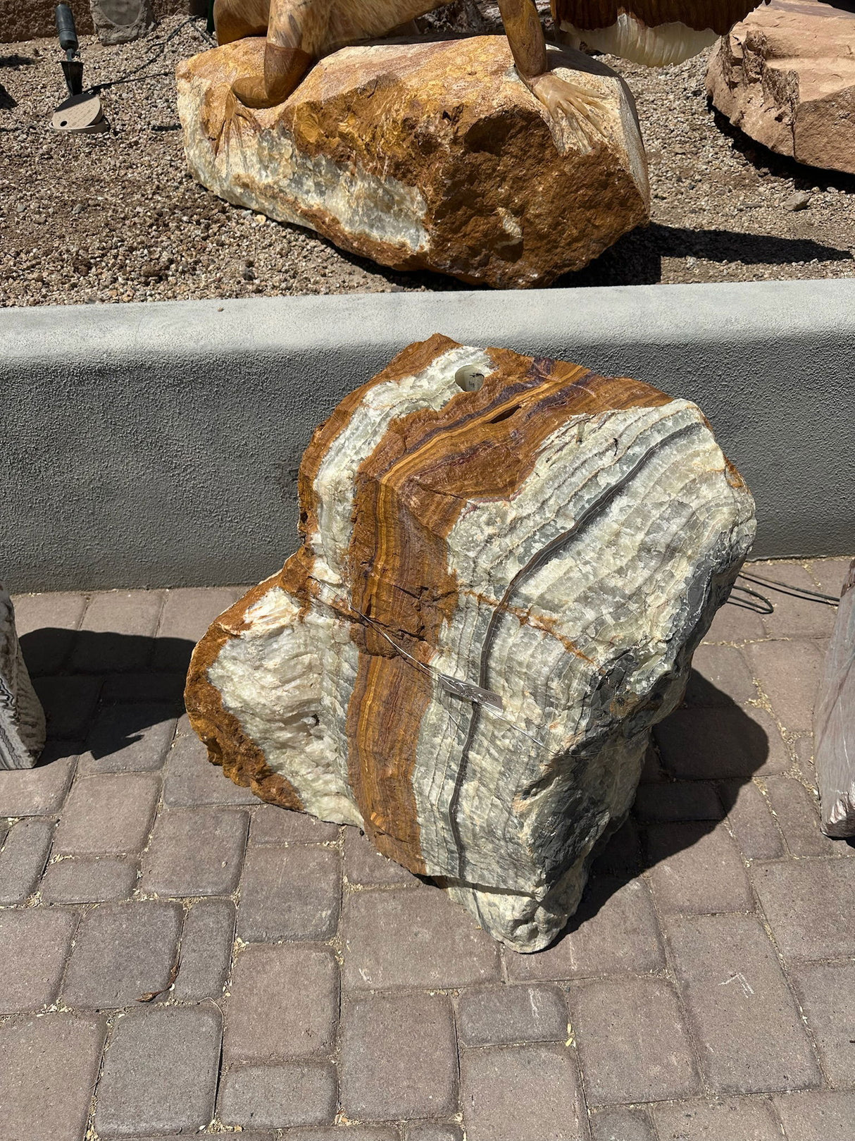 Green Talan Onyx Boulder Fountain - Vertical Banding With A Jut