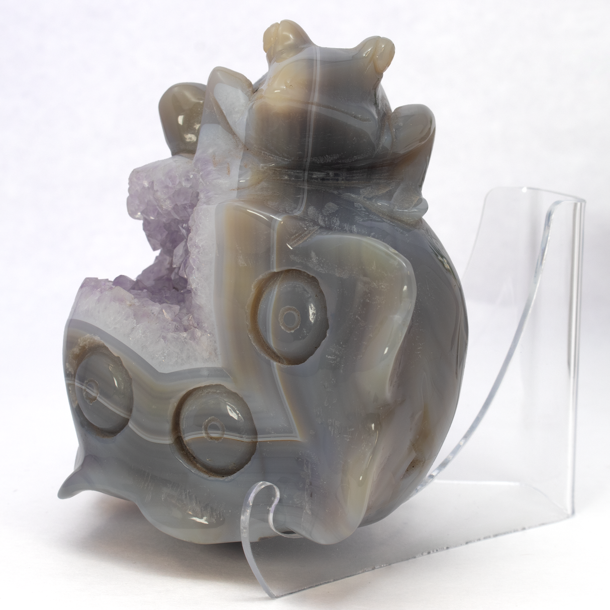 Agate Geode Frog Carving On A Boulder - Scalloped Edges And Rose Defrance