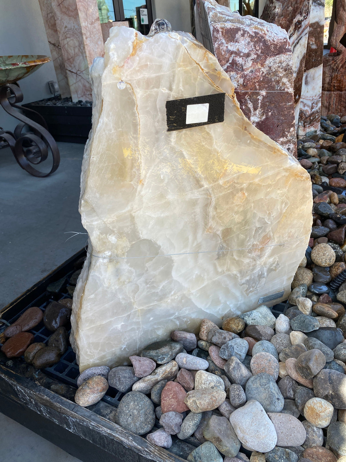 Ice Vanilla Onyx Fountain With Cut Face