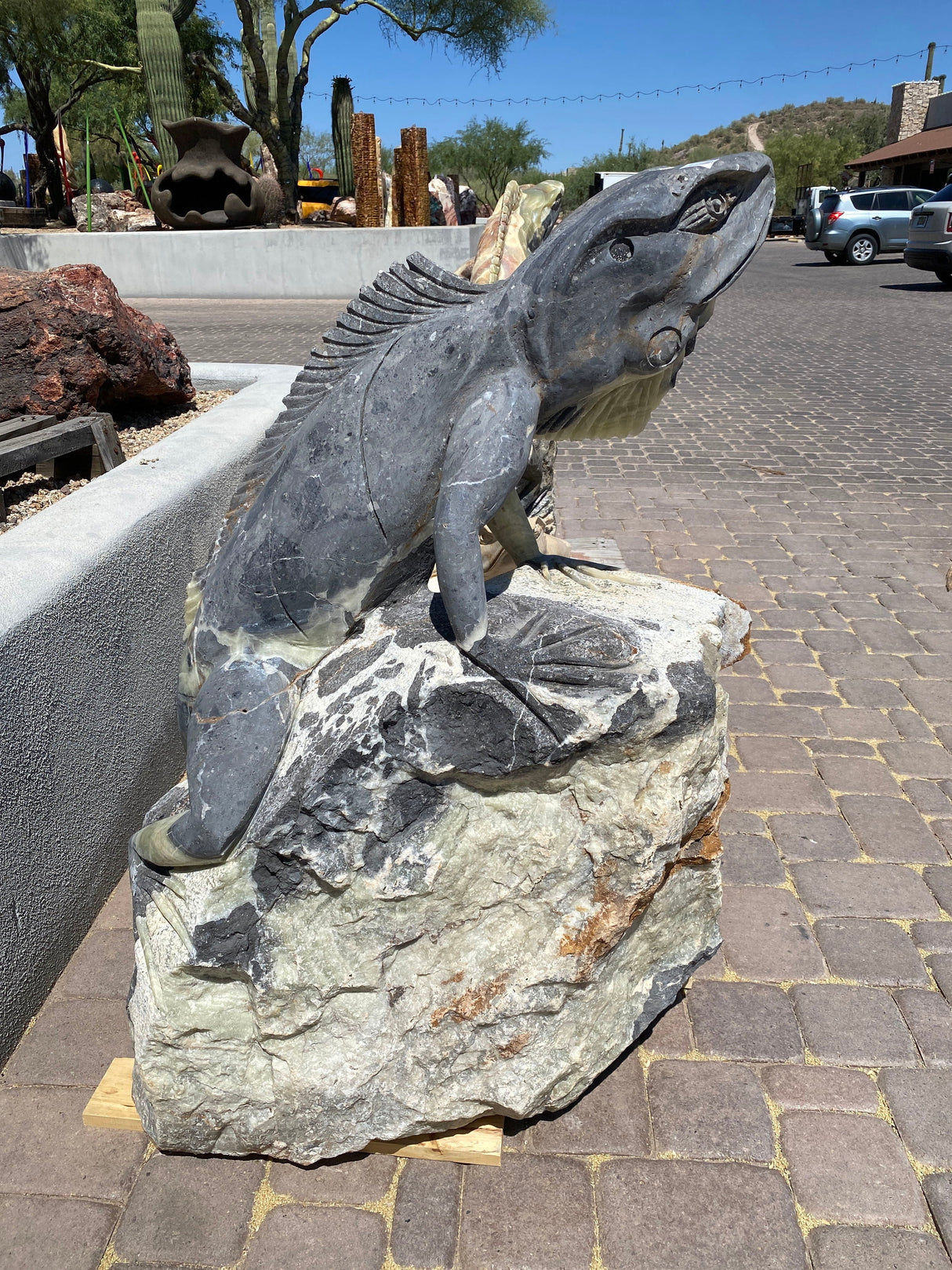 Green Talan Onyx Iguana Carving - Single