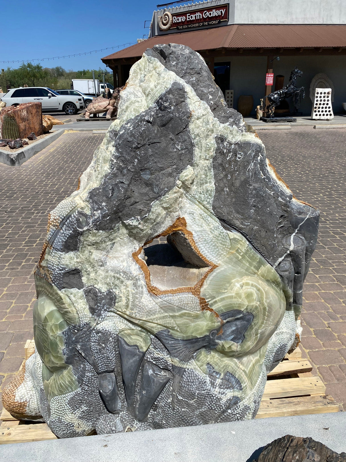 Green Talan Onyx Reef Carving With Fish Fountain