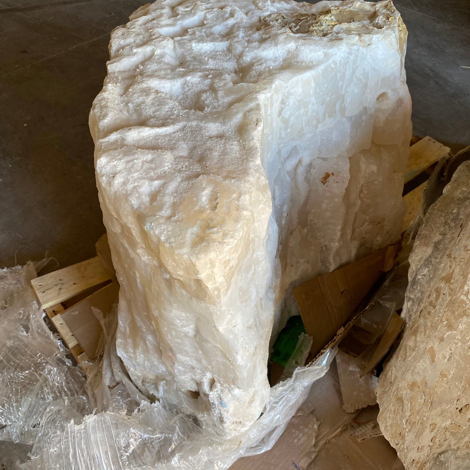 Ice White Onyx Boulder Fountain - V Cut Shape