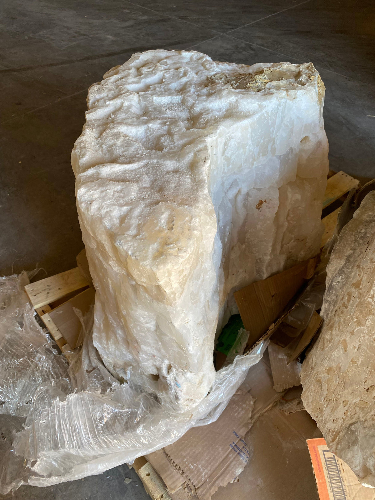 Ice White Onyx Boulder Fountain - V Cut Shape