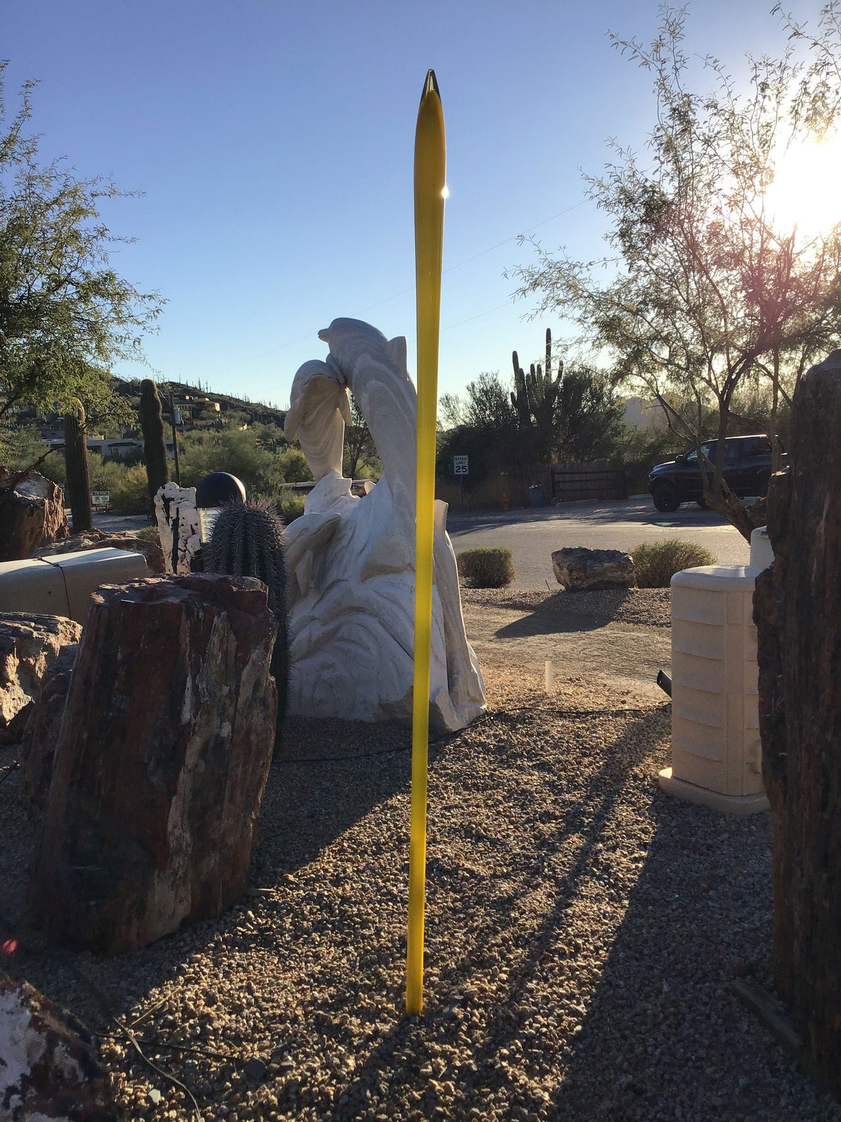 Br - Outdoor Yellow Glass Spear