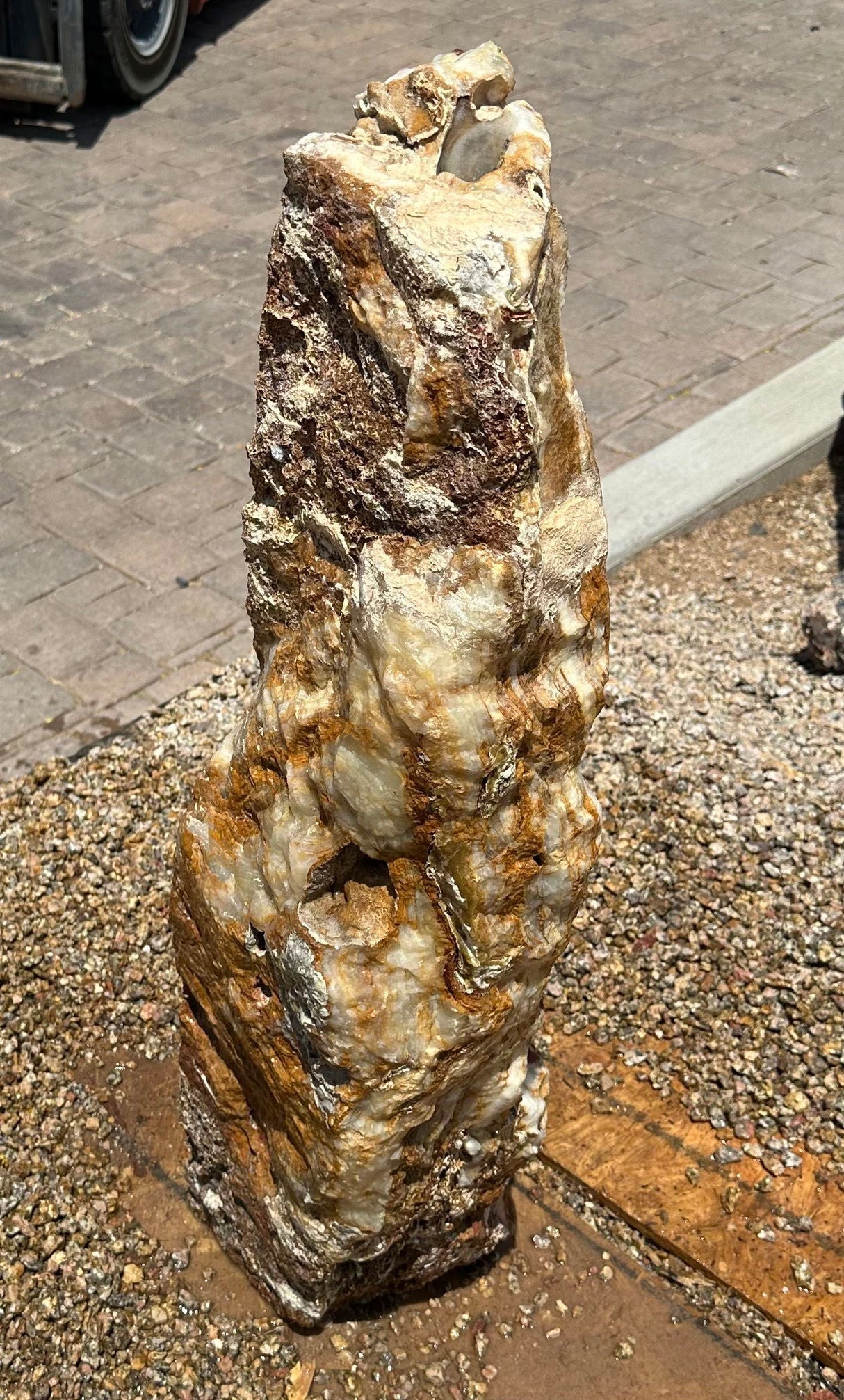 Tekkis Onyx Pillar Fountain With 1 Cut Side