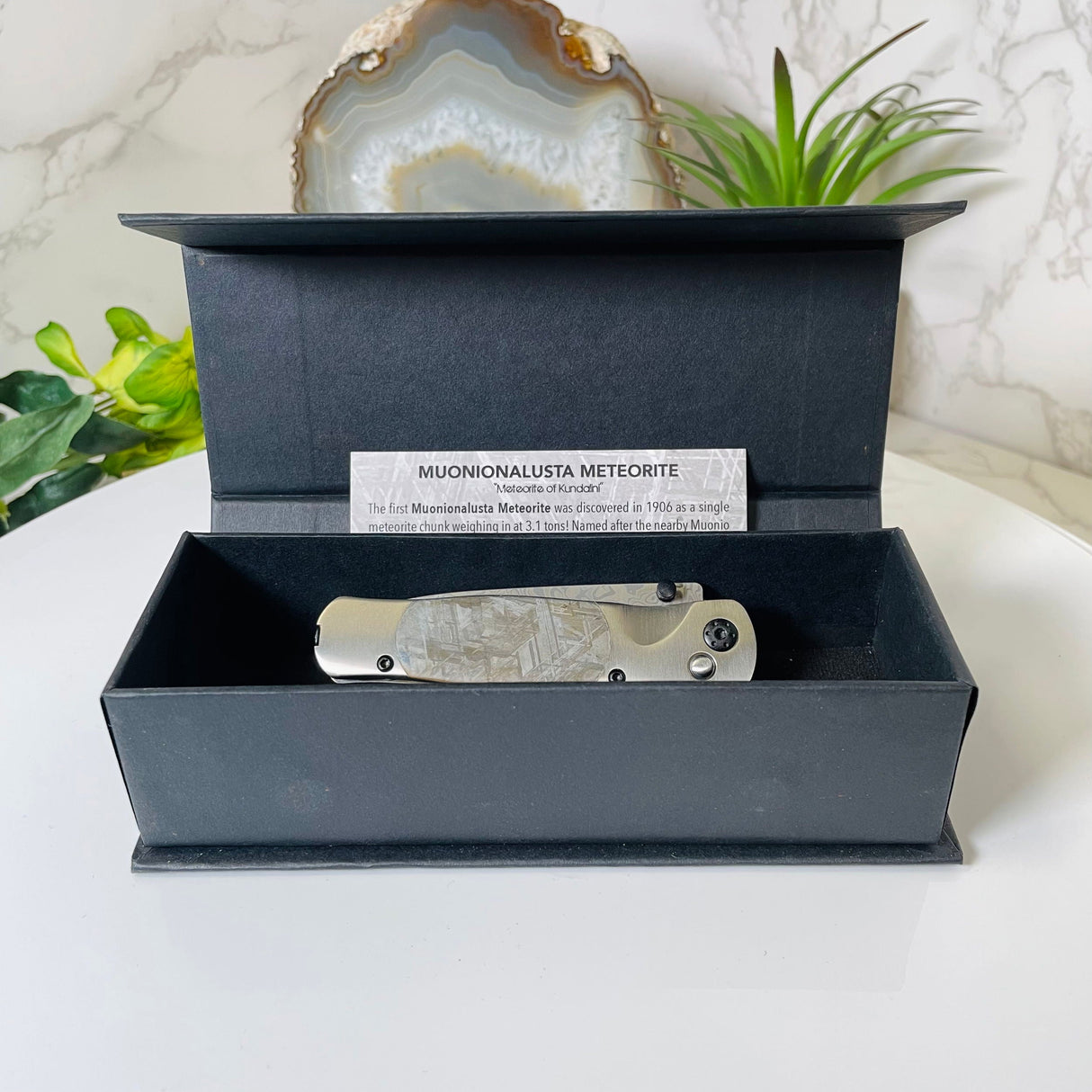 Munionalusta Meteorite Handle Knife with Damascus Steel Blade and Silver & Black Accents - Small