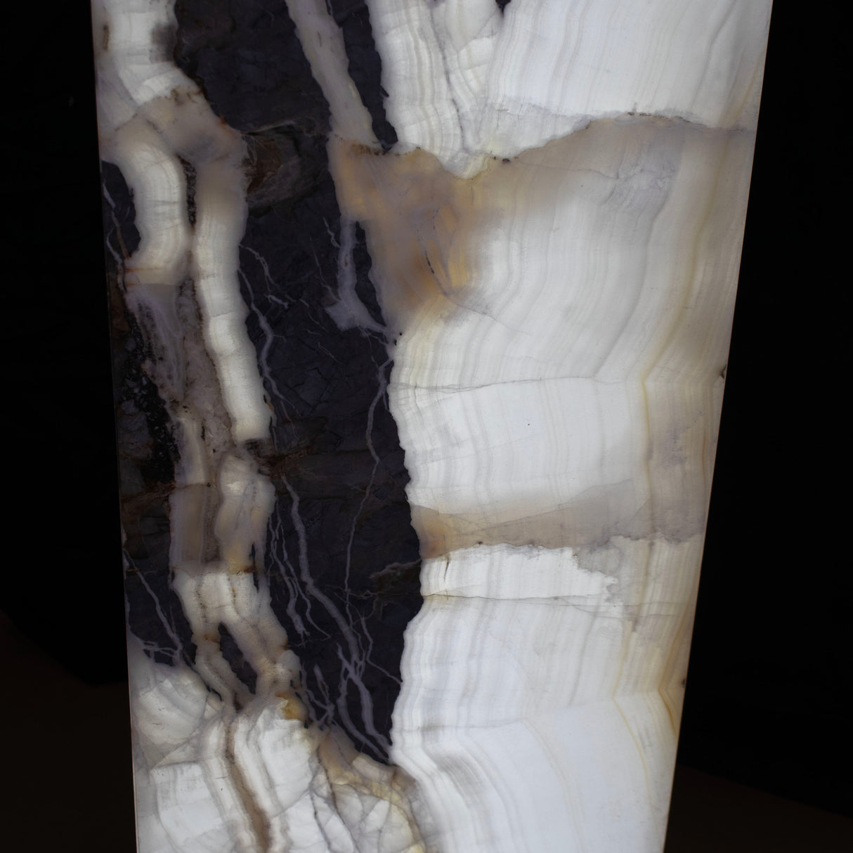 Cristalino Gray Arrowhead Onyx Pedestal Luminary 62"