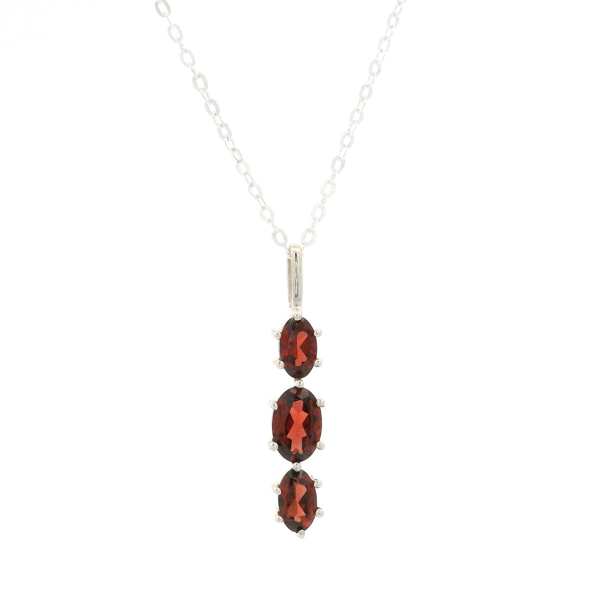 Collier grenat facetté - 3 ovales facettés sertis sur argent sterling 925 avec chaîne de 45 cm