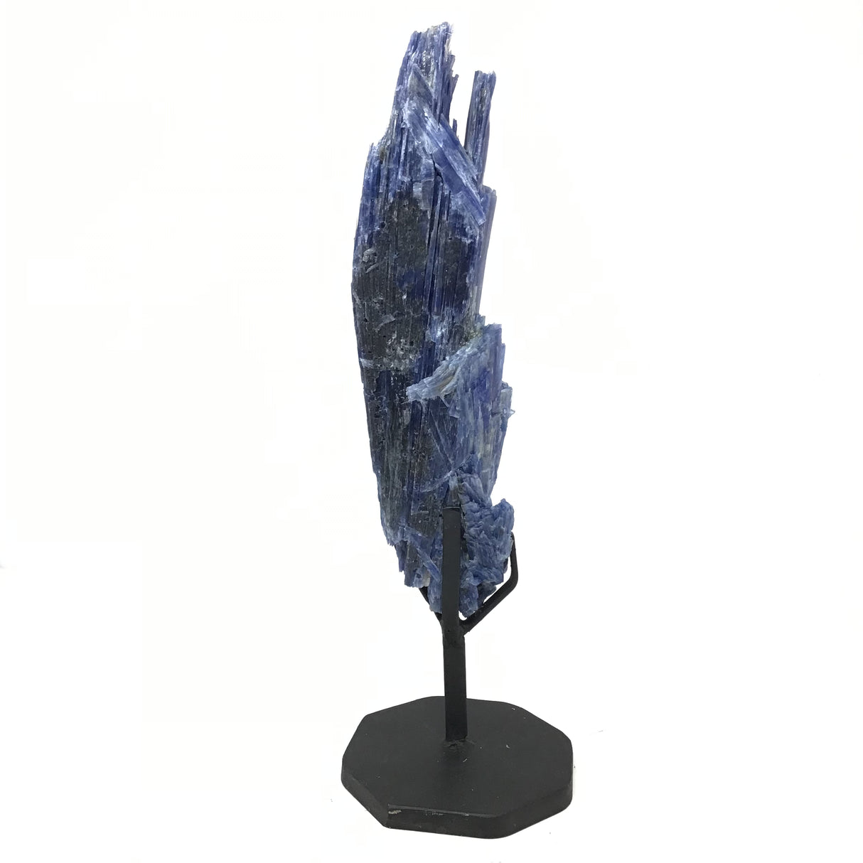 Grappe de cristaux de cyanite bleue de qualité A sur support métallique ajusté