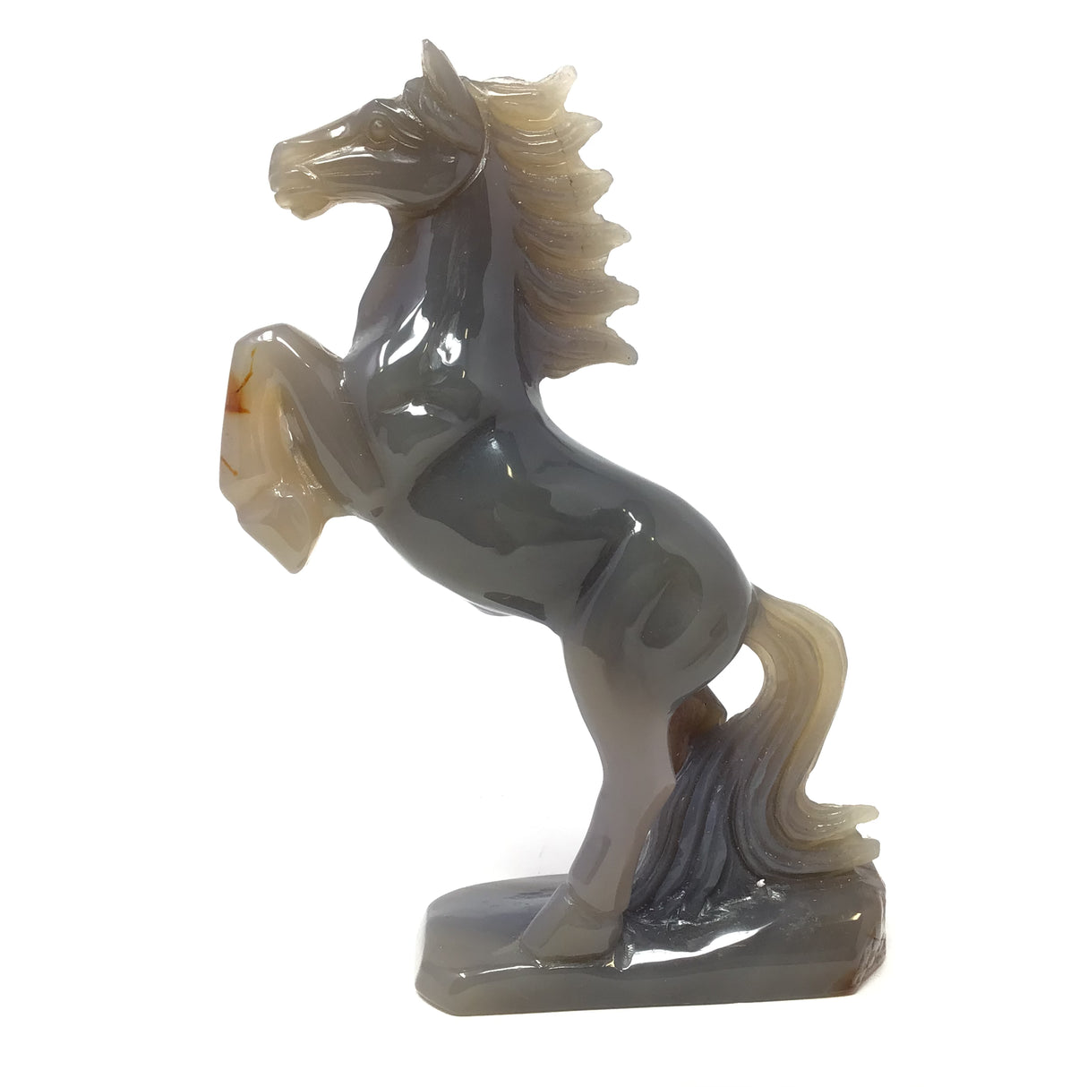 Sculpture de cheval en agate cabrée aux douces nuances grises