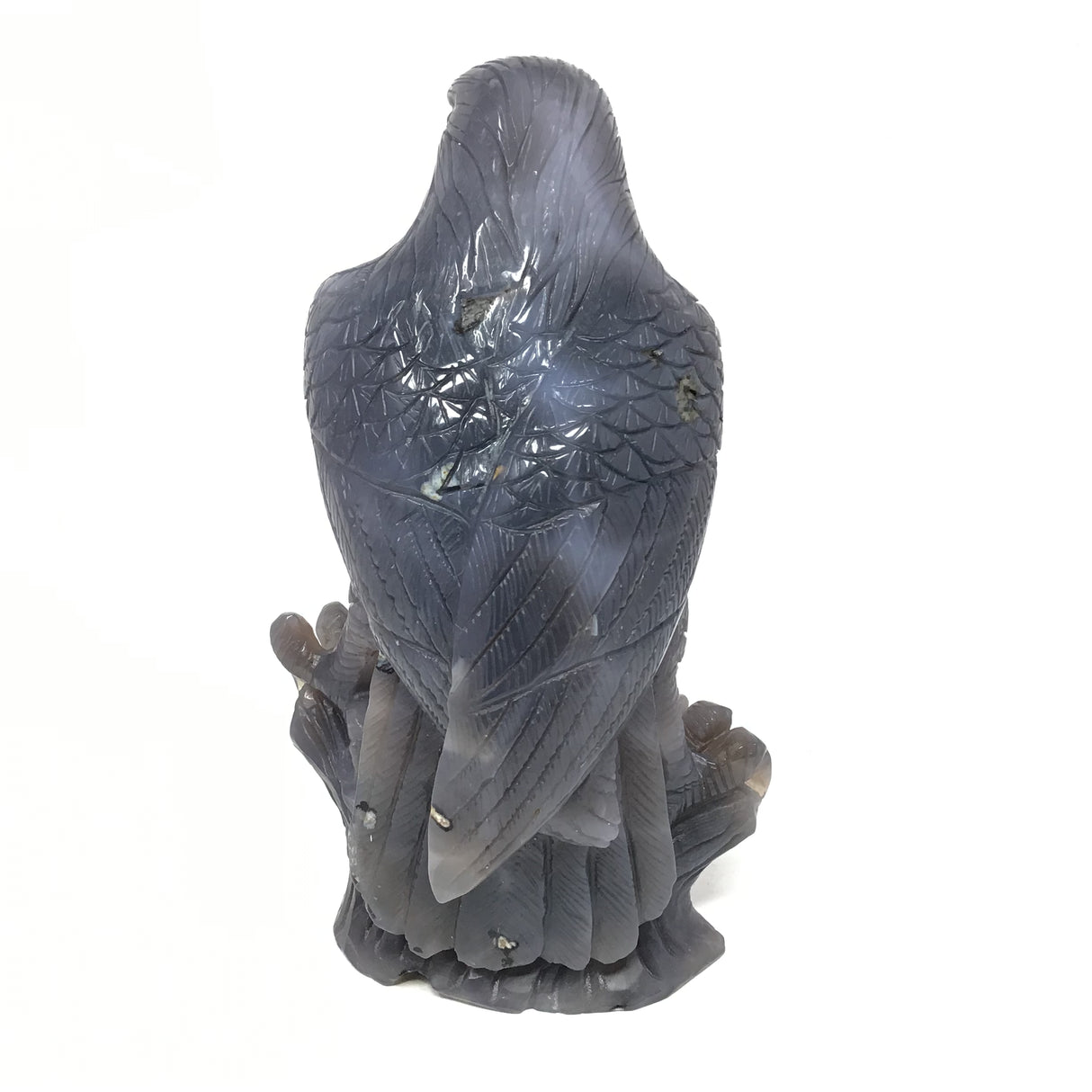 Sculpture d'aigle en agate avec excellent placement perché sur un arbre