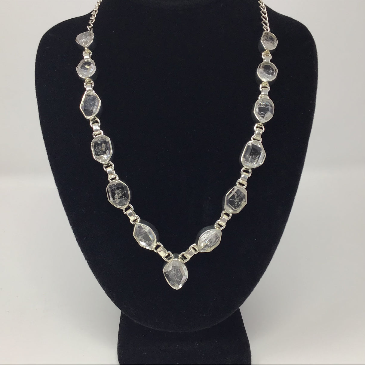 Collier Diamant Herkimer - 13 Formes Libres avec Bélières Simples en Argent 925 et Maillons Rolo