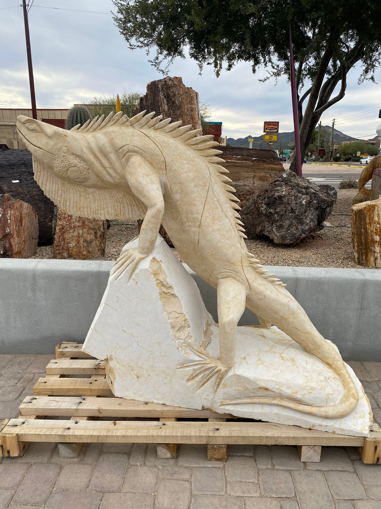 Beige Travertine Iguana Carving