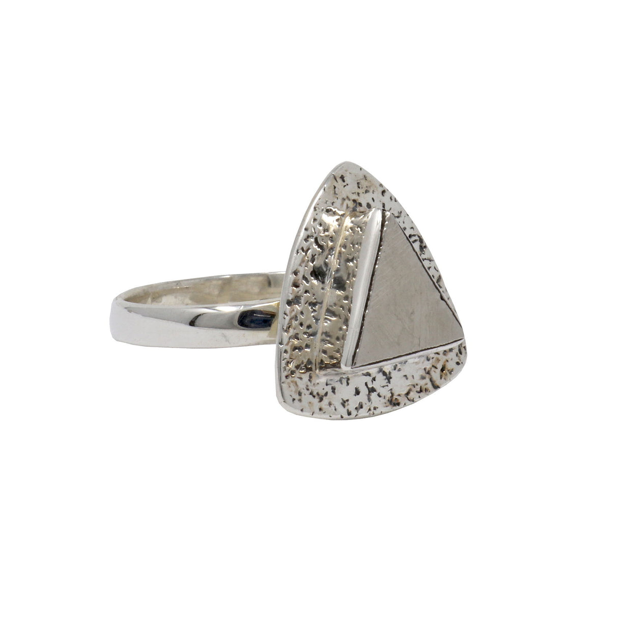 Muonionalusta Meteorite Ring – Textured Triangle with Silver Inlay and Rounded Edges