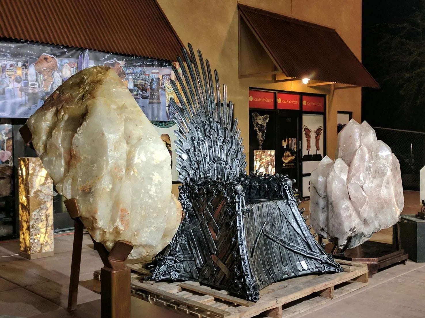 Museum-style crystal and fossil exhibits at Rare Earth Gallery, located in Cave Creek AZ.