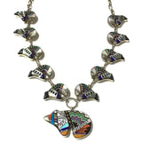 Collier Micro Incrusté Multicolore - 11 Ours Zuni Incrustés Avec Nacre Dominante Chaîne Rolo en Argent