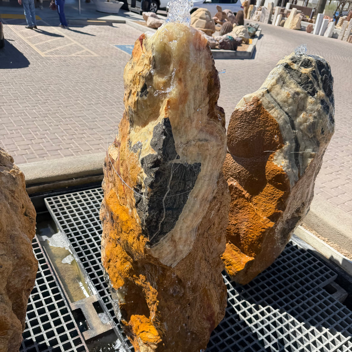 Green Talan Onyx Fountain - Pillar Boulder with Black