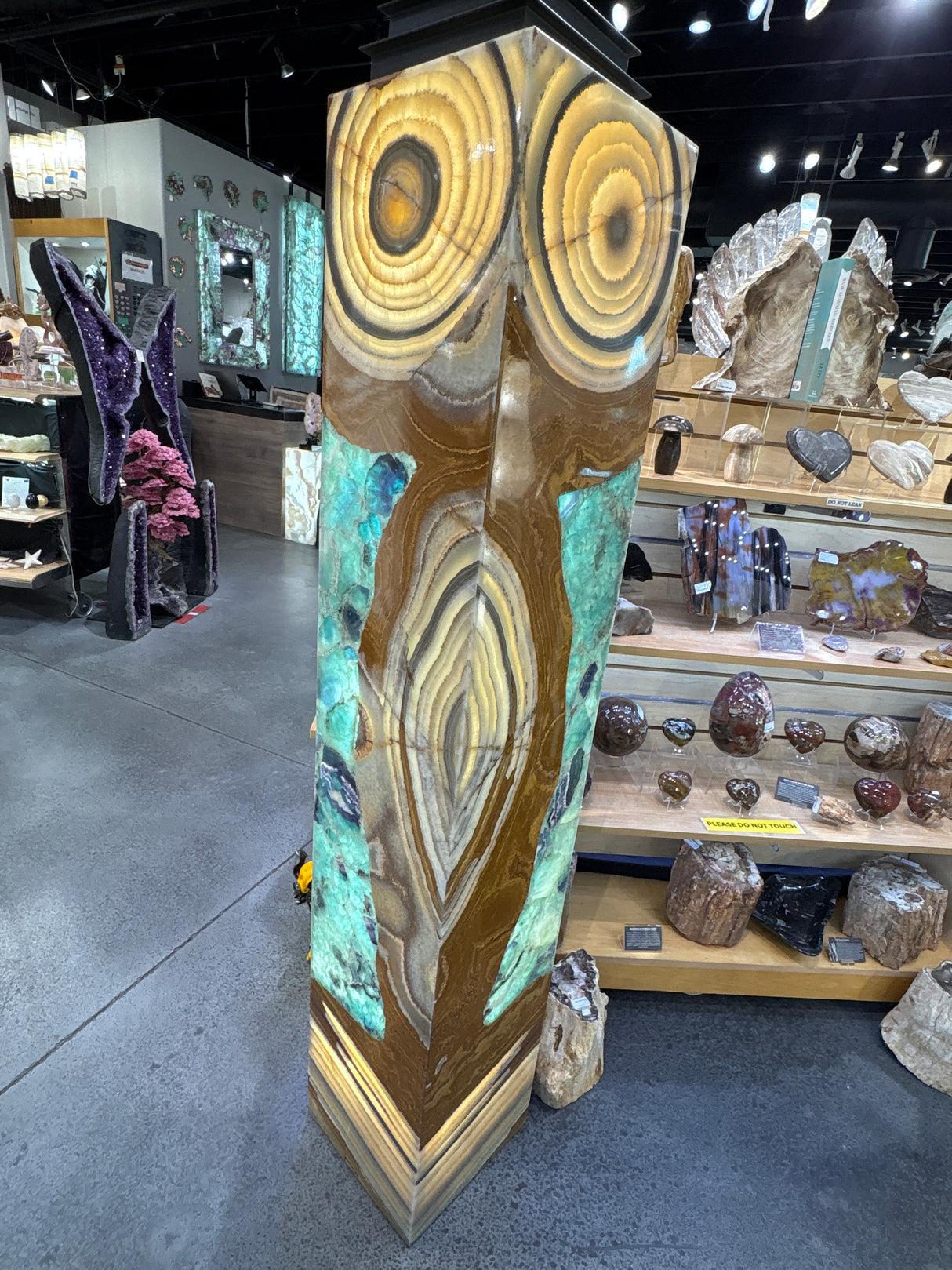 Owl Eyes - Green Talan Onyx & Fluorite Inlaid Pedestal Luminary