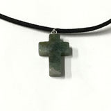 Pendentif croix en agate mousse sur cordon