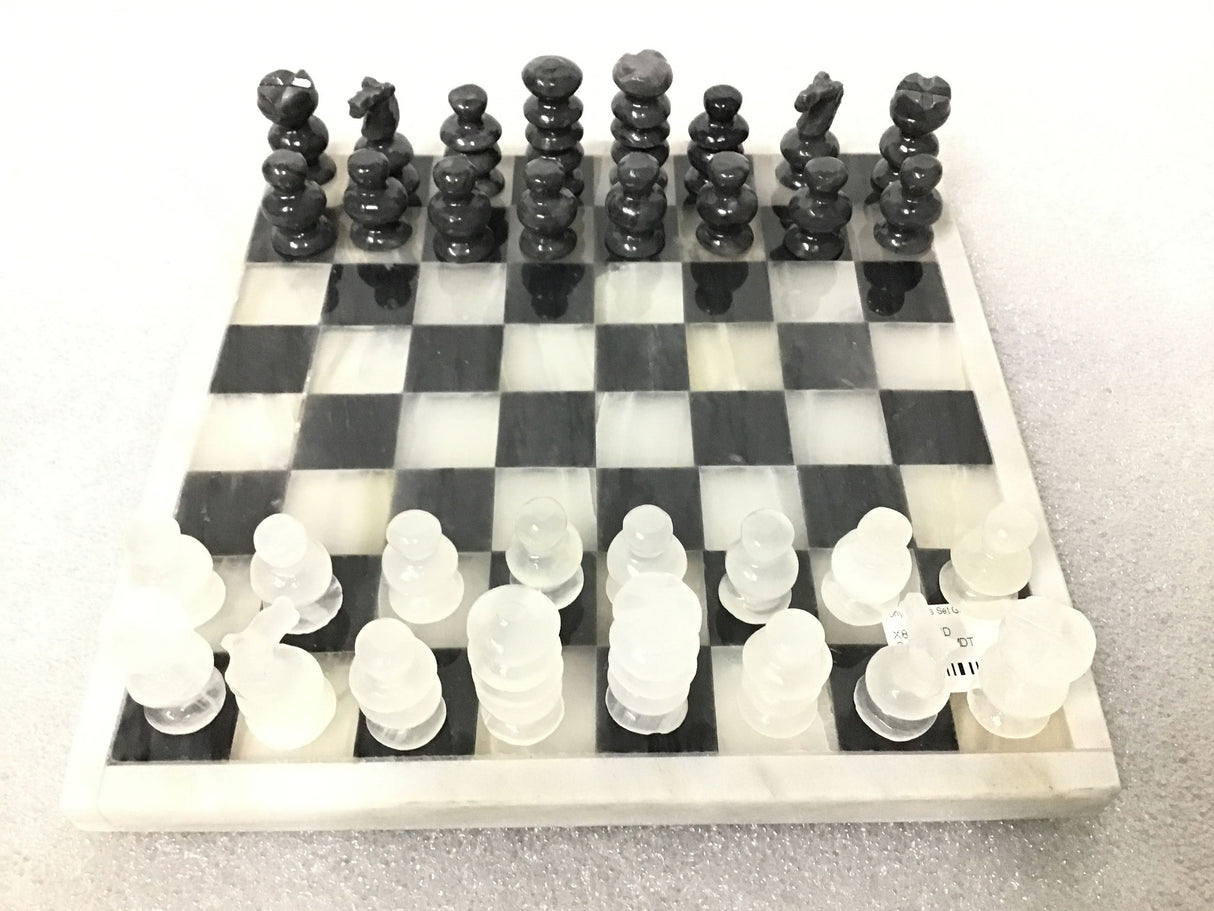 View of Onyx Chess Set Gray \/ White