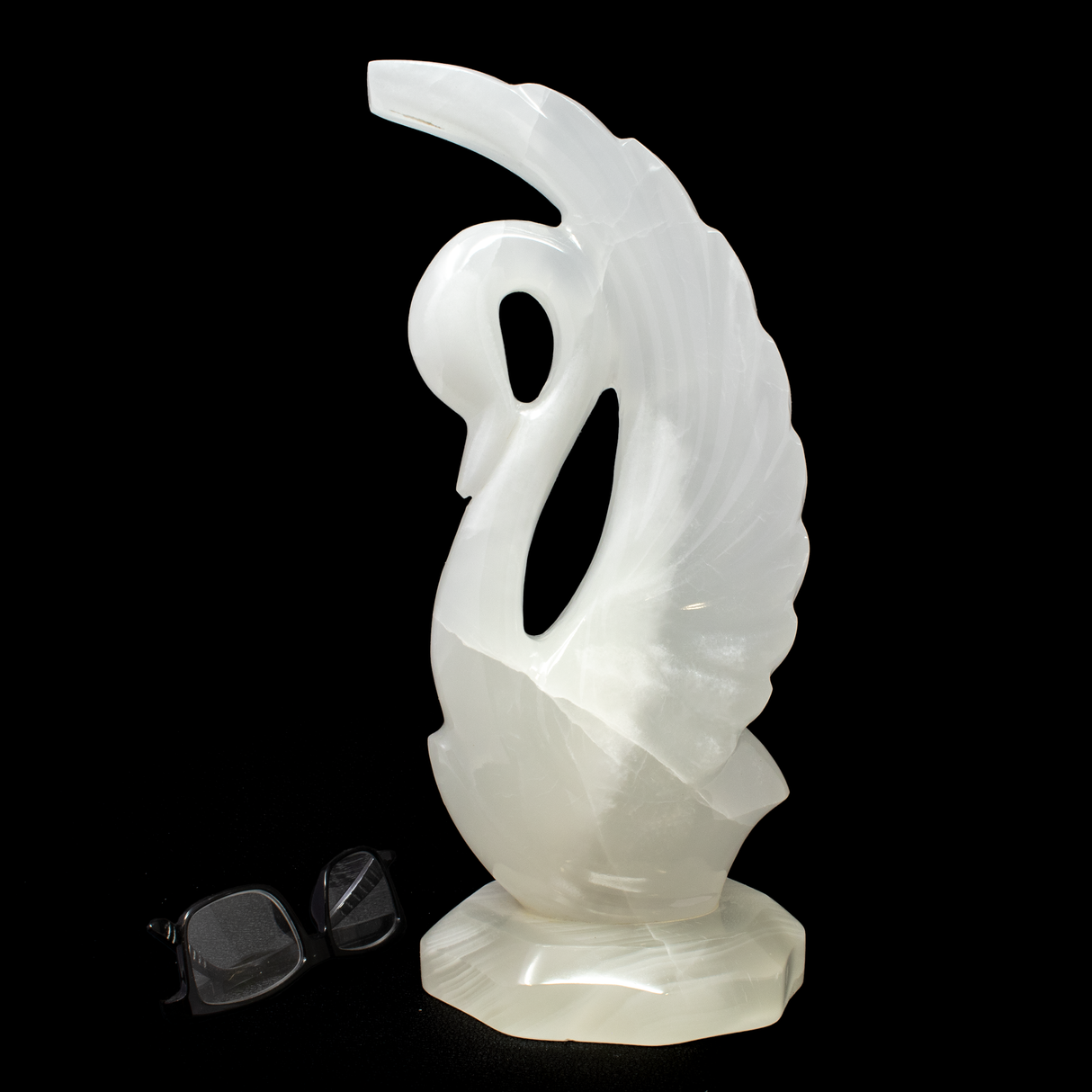 Ice Onyx Swan Carving