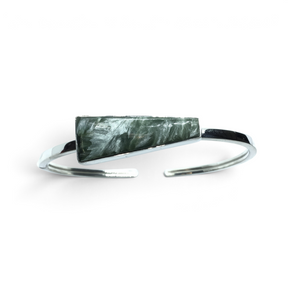 Rare Earth Gallery Seraphinite twist bracelet featuring an east-west set tapered rectangle cabochon in a silver bezel.