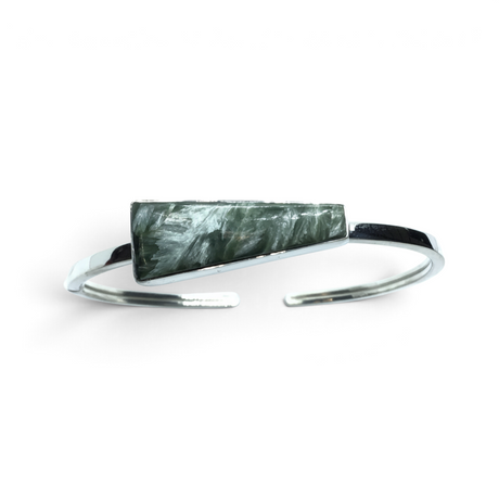 Rare Earth Gallery Seraphinite twist bracelet featuring an east-west set tapered rectangle cabochon in a silver bezel.