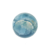 Sphère en calcite bleue polie à la main avec support en lucite – Petite