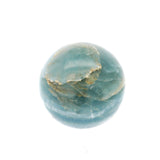 Sphère en calcite bleue polie à la main avec support en lucite – Petite