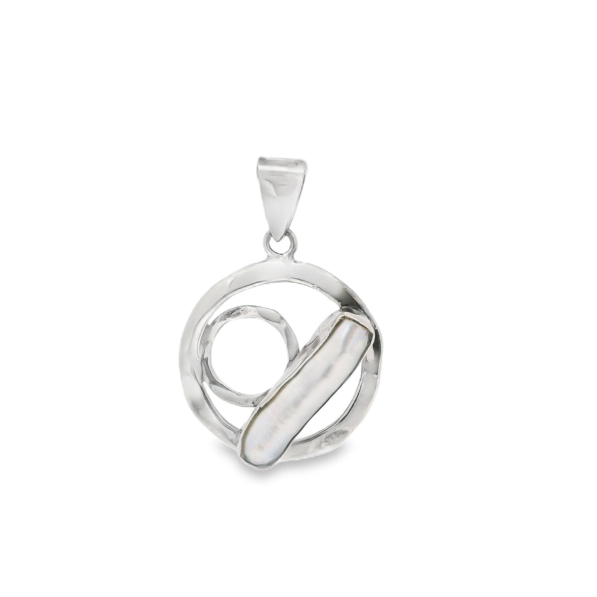 Pendentif cercles superposés faits main avec perle de Biwa