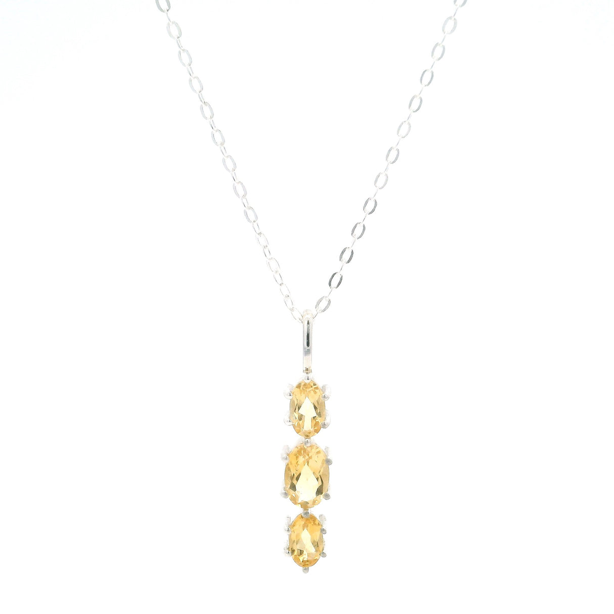 Collier grenat facetté - 3 ovales facettés sertis sur argent sterling 925 avec chaîne de 45 cm
