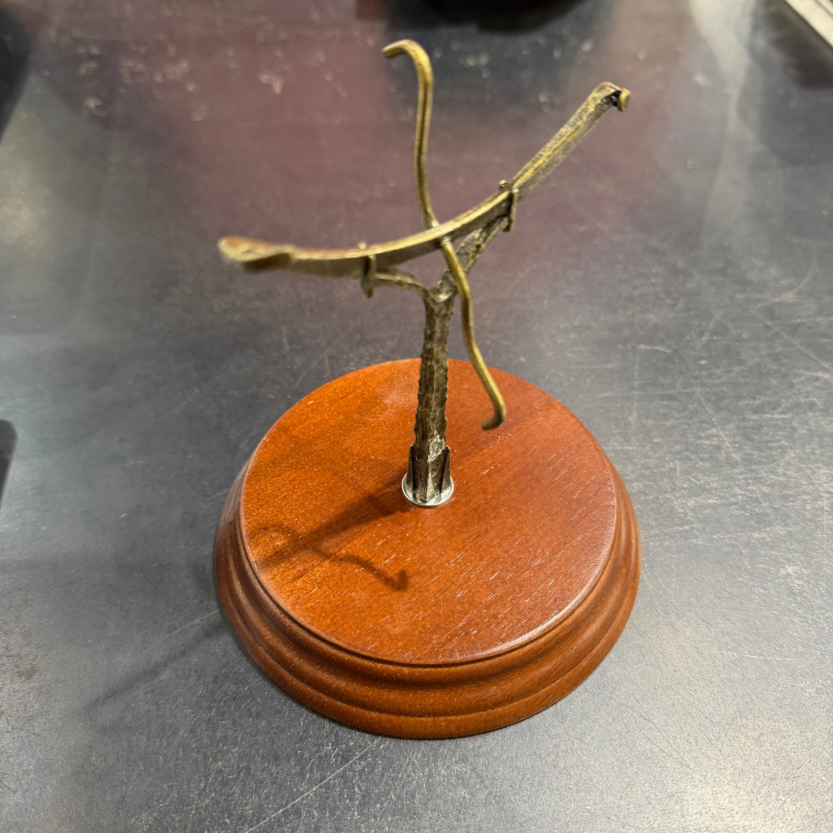 Shark Tooth Stand & Fitting Service - Large