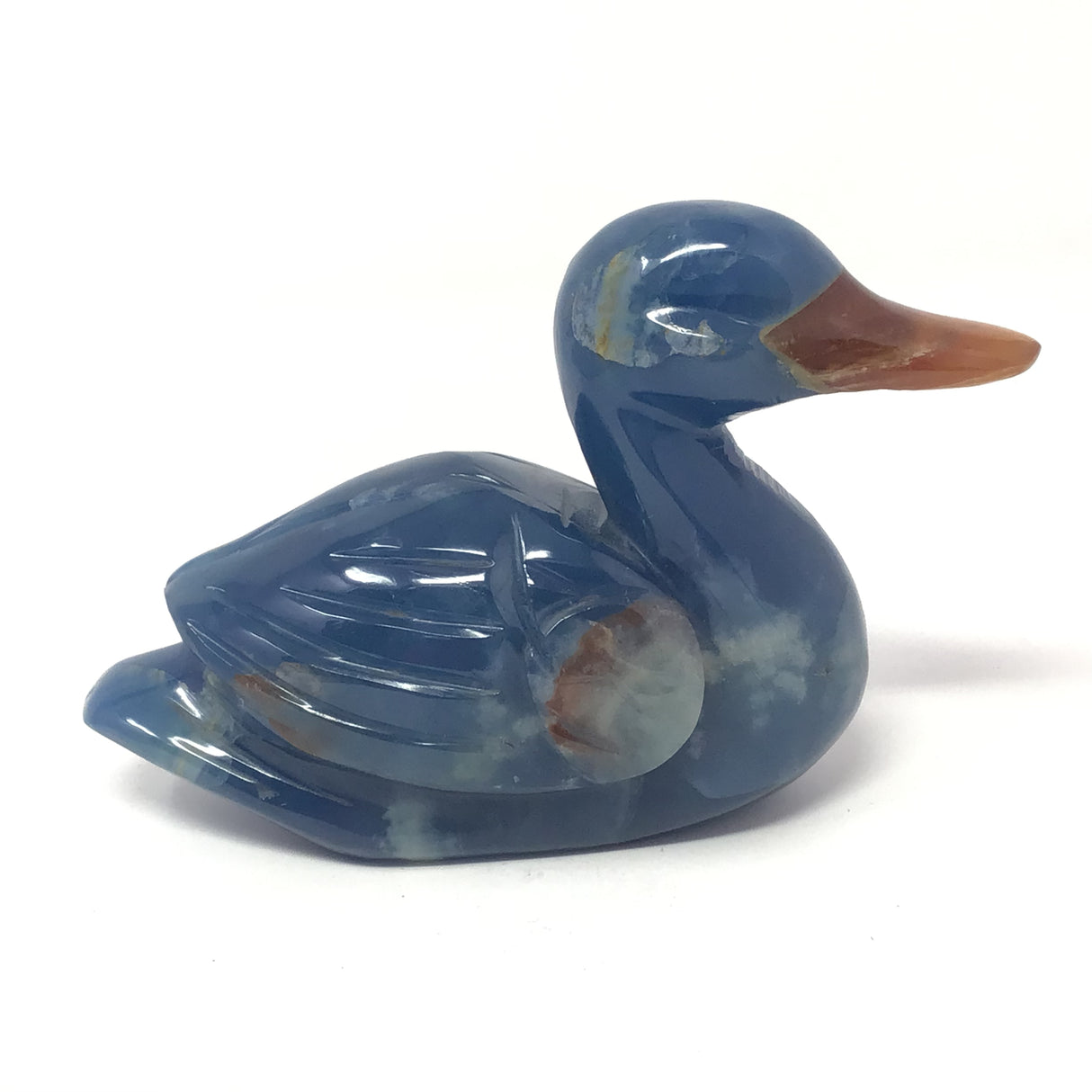 Canard colvert sculpté en calcite bleue avec bec en cornaline
