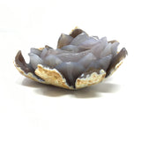 Sculpture de fleur de lotus en agate druse avec extérieur aux nuances orange et pêche