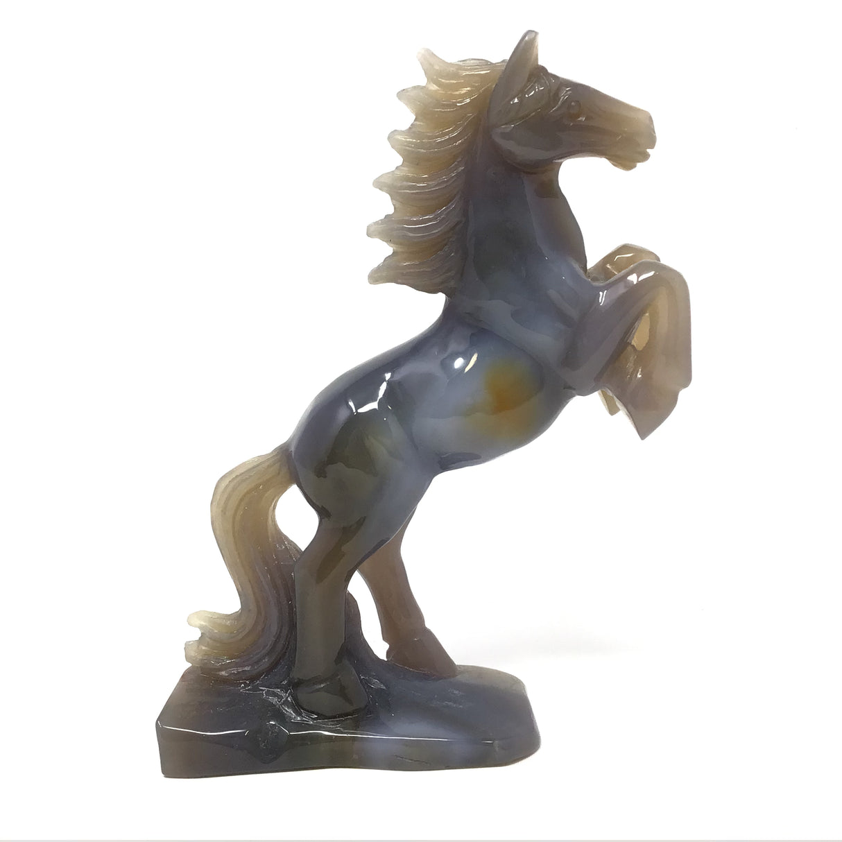 Sculpture de cheval en agate cabrée aux douces nuances grises