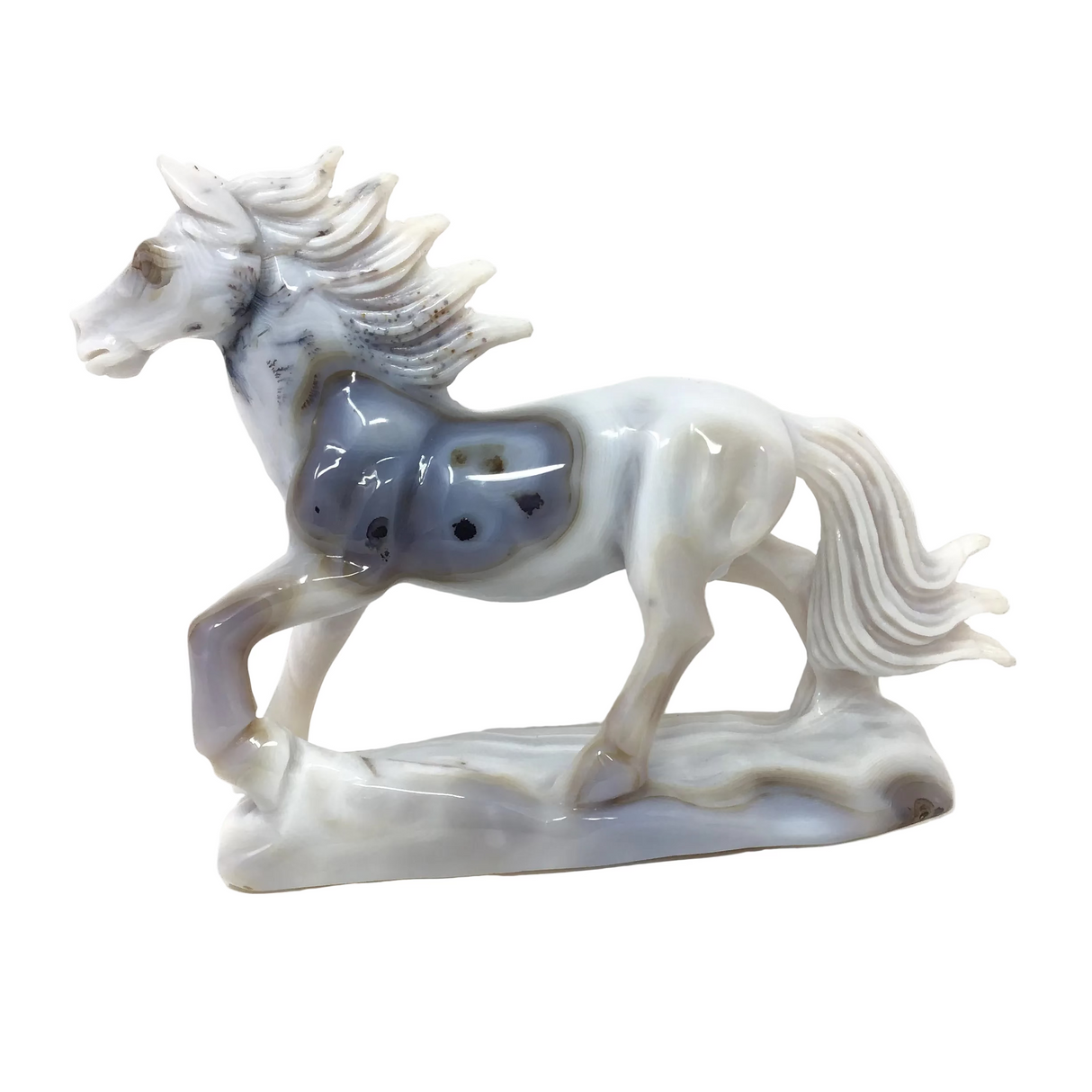 Cheval sculpté en Agate Blanche Dendritique en Position de Trot