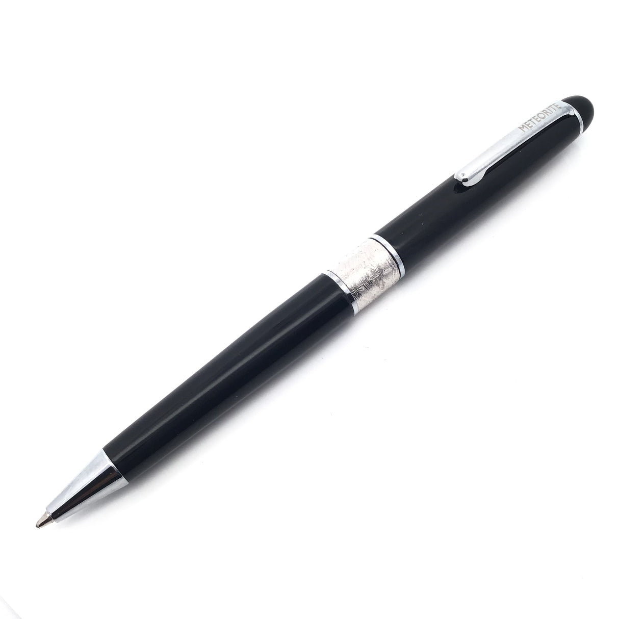 Muonionalusta meteorite pen in black with a white gold IP plated barrel band, angled on white