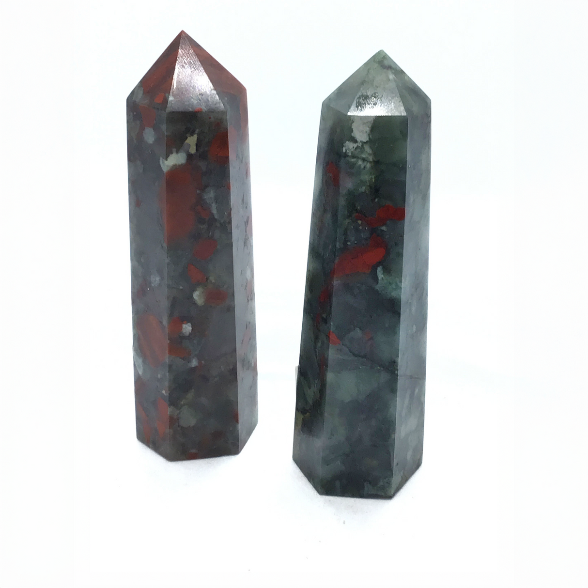 Pointe de Jaspe sanguin Sefton - Taillée et polie - 7,6 cm de haut - Vendue à l'unité