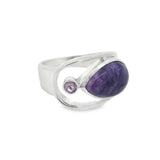 Bague en Charoïte Taille 9 - Cabochon Poire avec Améthyste Ronde Facettée et Chaton en Argent Sertis sur un Dessus de Bague Ouverte