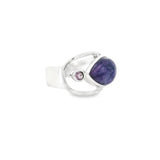 Bague en Charoïte Taille 9 - Cabochon Poire avec Améthyste Ronde Facettée et Chaton en Argent Sertis sur un Dessus de Bague Ouverte