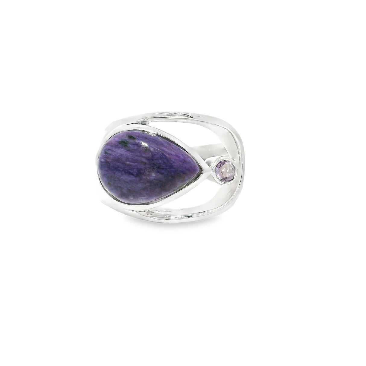 Bague en Charoïte Taille 9 - Cabochon Poire avec Améthyste Ronde Facettée et Chaton en Argent Sertis sur un Dessus de Bague Ouverte