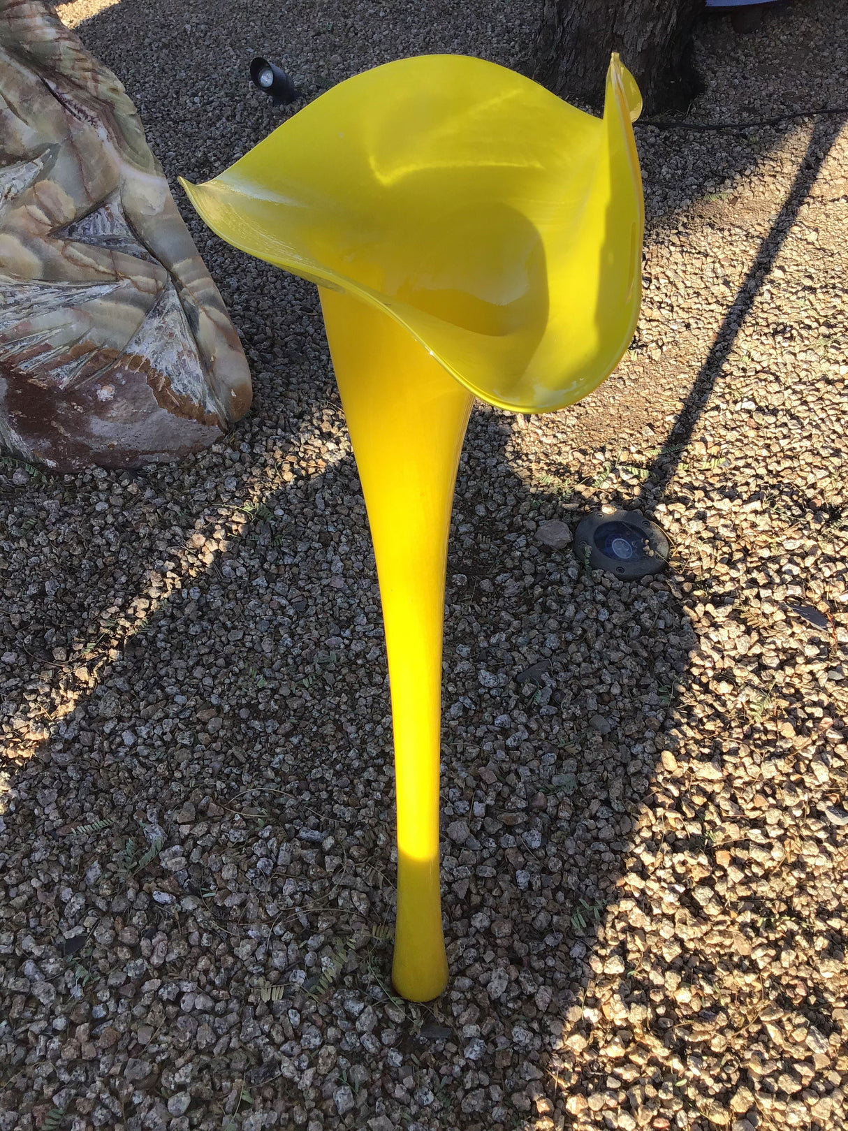 Br - Outdoor Yellow Glass Flower
