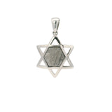Pendentif météorite Muonionalusta - Hexagone serti dans une étoile de David ajourée en argent sterling 925