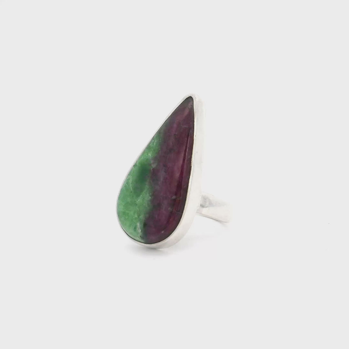 Bague Rubis Zoïsite - Cabochon Poire Étroite Avec Sertissage Argent Simple Taille 5