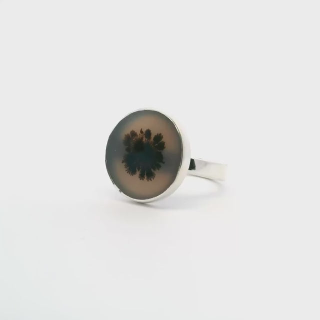 Dendritic Agate Ring - Round Cabochon with Single Centered Dendrite Cross-section Bezel Set in Simple 925 Sterling Silver sz7