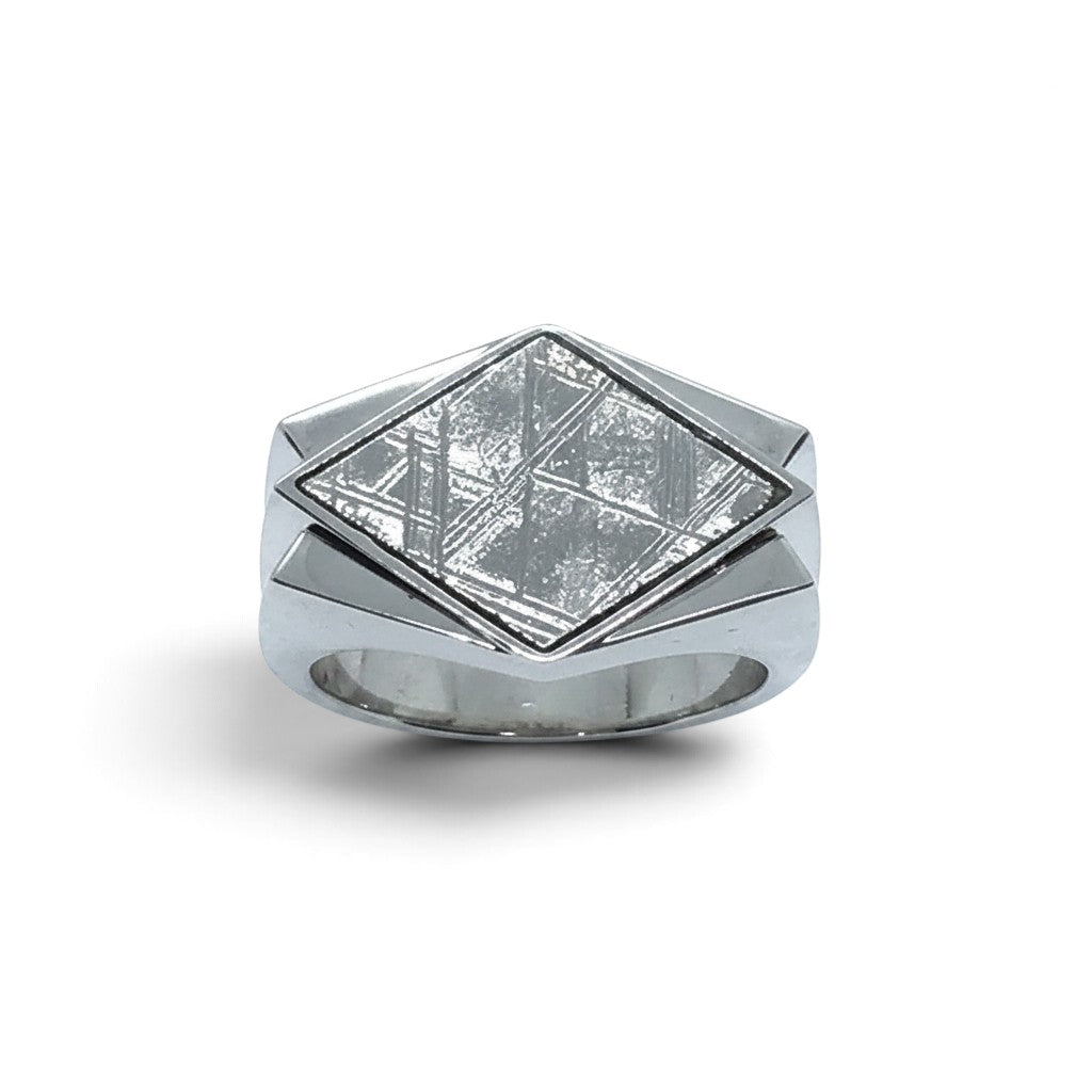 Rare Earth Gallery sterling silver ring featuring a diamond-shaped Muonionalusta meteorite with Widmanstätten pattern