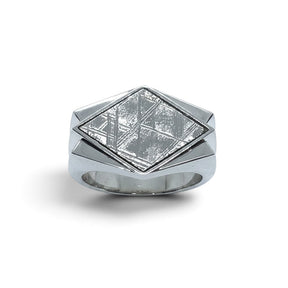Rare Earth Gallery sterling silver ring featuring a diamond-shaped Muonionalusta meteorite with Widmanstätten pattern